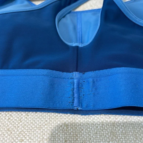 Under Armour Sport’s Bra Lot of 2 Women’s Size Small- Pink and Blue - Picture 4 of 8